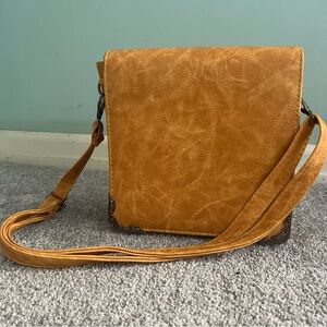 Yellow/Tan Leather Crossbody Bag adjustable straps pocketbook